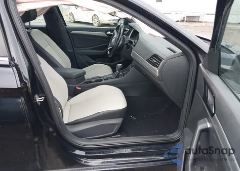 2019 Volkswagen Jetta 1.4T R-Line/1.4T S/1.4T Se z USA, uszkodzony, nr VIN 3VWC57BU0KM259480